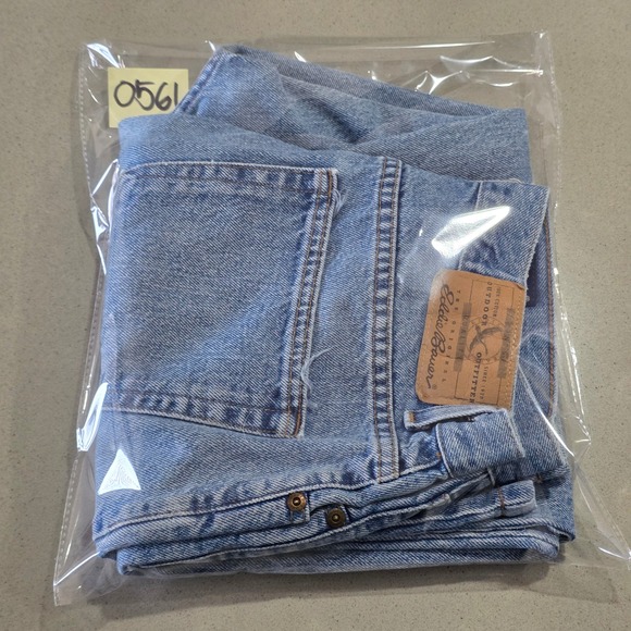 Eddie Bauer High Waisted Relaxed Straight Leg Light Wash Denim Jeans Size 10 - Picture 9 of 9